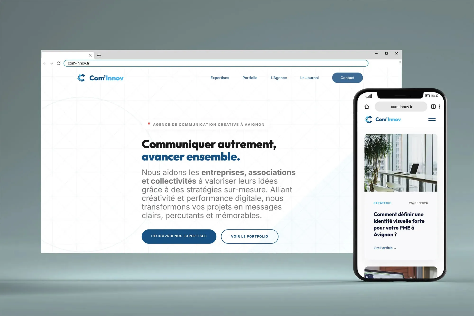 Mockup responsive du site Com'Innov affiché sur MacBook et smartphone — interface moderne fond sombre